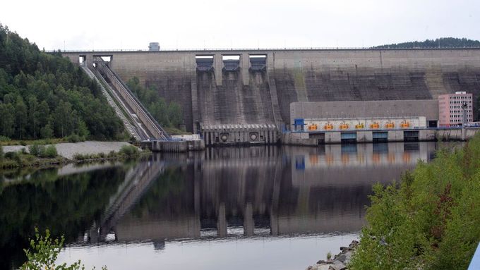 Orlická přehrada drží už šedesát let. Je největší v Česku, nahlédněme do jejích útrob