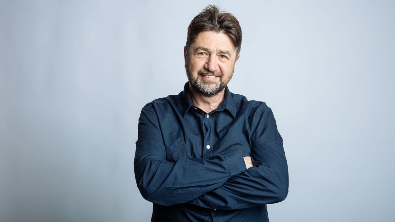 Aktuálně přímo ze sněmovny: Blažek zatím nedorazil, opozice chystá drtivou kritiku
