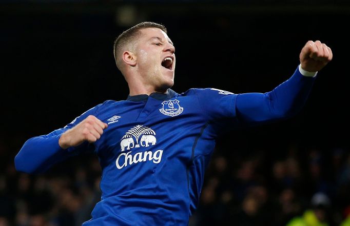 Ross Barkley slaví gól Evertonu