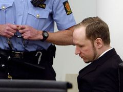 Anders Breivik u soudu 14.5. 