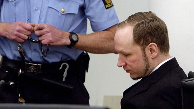 Anders Breivik u soudu.