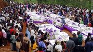 Během rwandské genocidy v roce 1994 zemřelo 800 tisíc lidí.