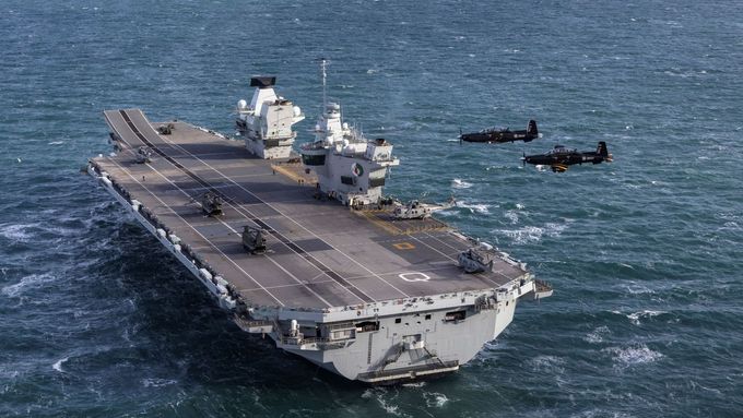 Vlajková letadlová loď britského námořnictva HMS Queen Elizabeth