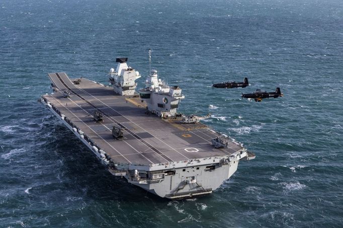 Vlajková letadlová loď britského námořnictva HMS Queen Elizabeth