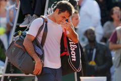 Federer v krizi. Legenda opět prohrála s jasným outsiderem