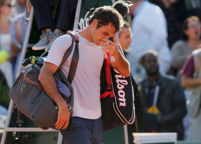 Roger Federer v zápase s Jo-Wilfriedem Tsongou na French Open 2013