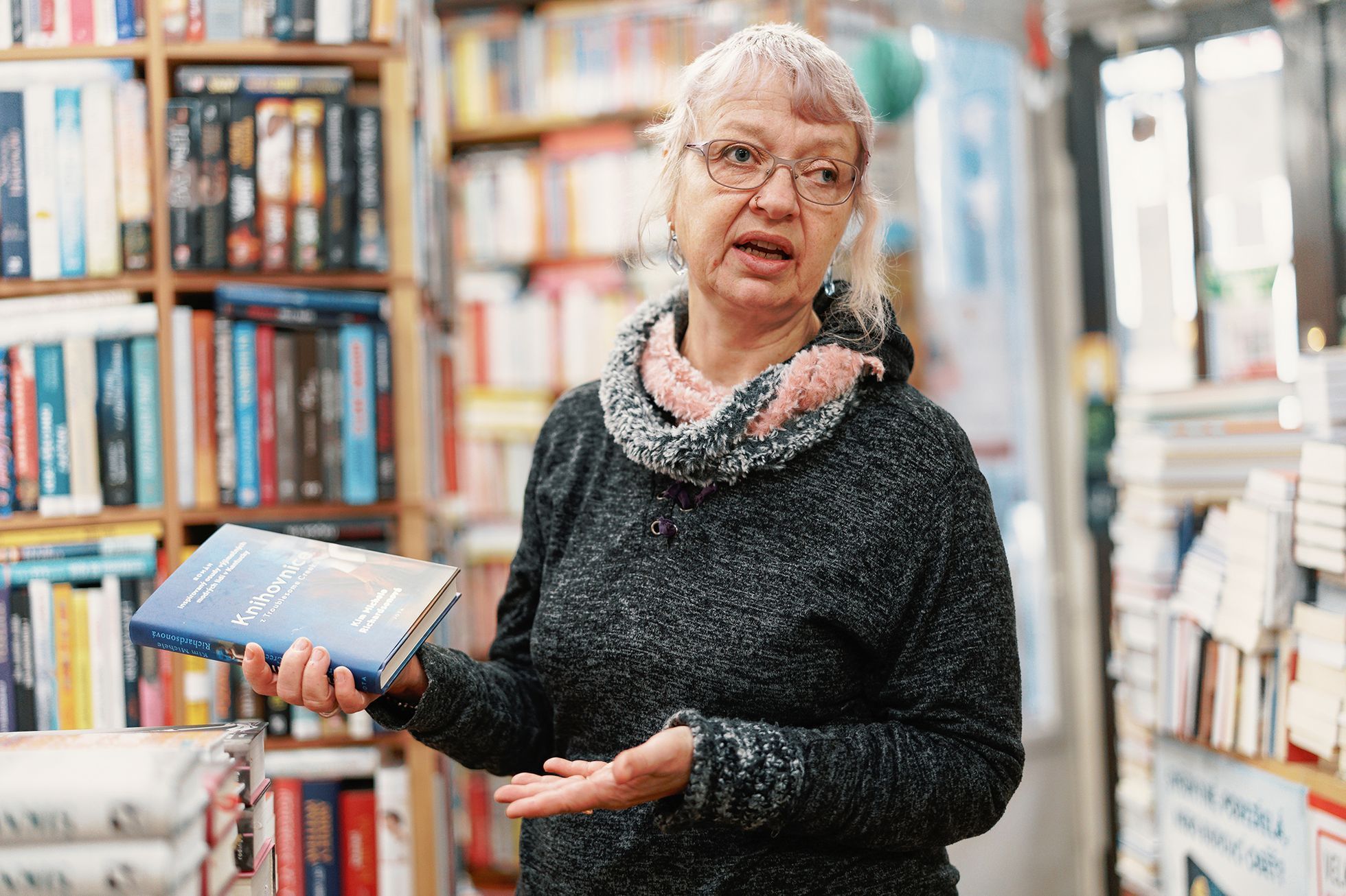 vrsovicke knihkupectvi, zena