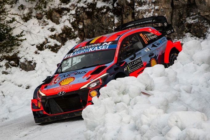 Thierry Neuville (Hyundai) na trati Rallye Monte Carlo 2021