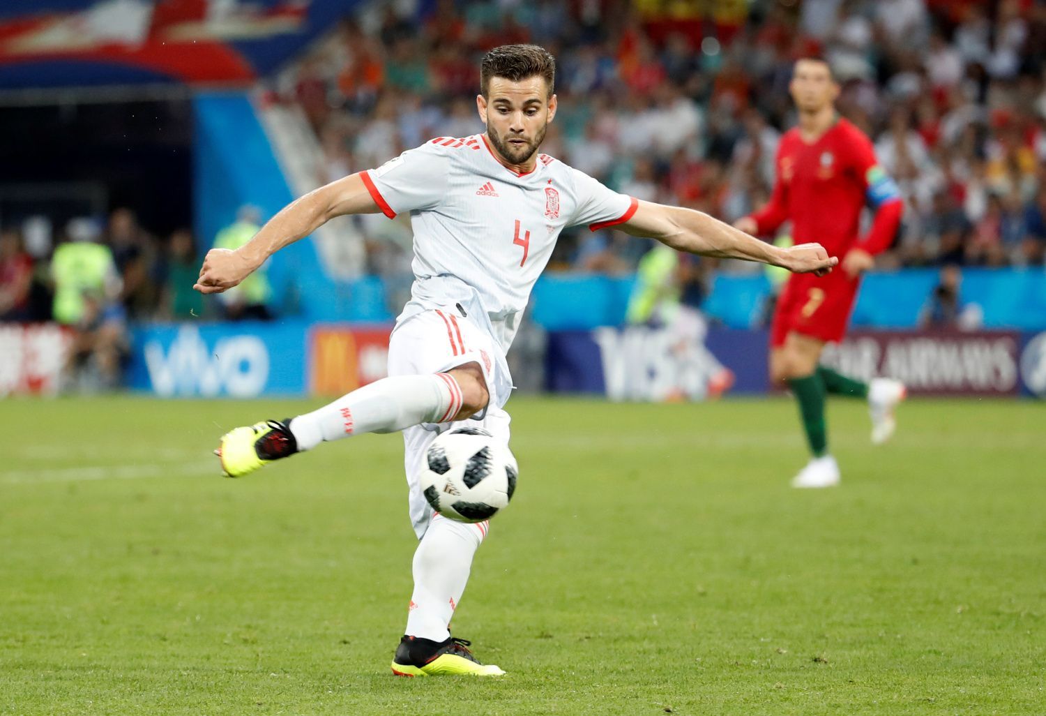 Nacho dává třetí gól Španělska v zápase Portugalsko - Španělsko na MS 2018