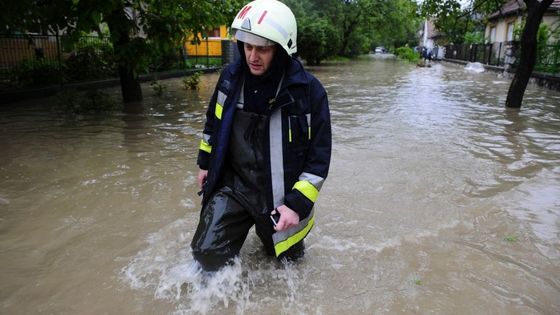 První snímky: Velká voda ohrožuje i Slovensko, Polsko a Maďarsko