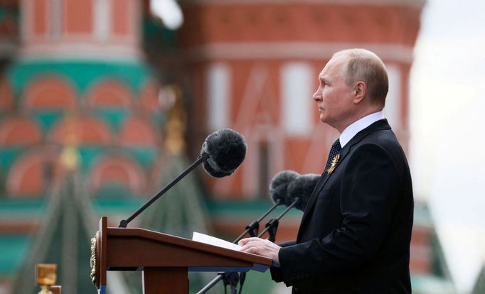 Ruský prezident Vladimir Putin při projevu na vojenské přehlídce v roce 2022 v Moskvě.