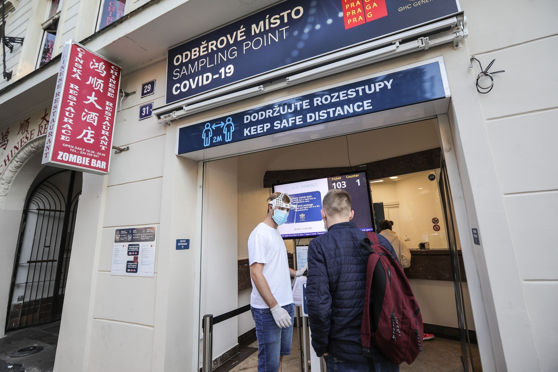 Fronty na odběrová místa, koronavirus, Praha