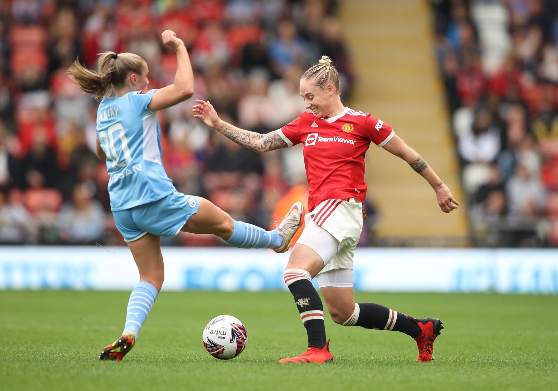 fotbal, anglická liga žen 2021/2022, Manchester United - Manchester City, Georgia Stanwayová, Leah Galtonová