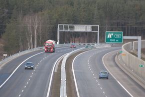 Doprava se kvůli koronaviru vrací o 10 let zpět. Ubylo osobních i nákladních aut