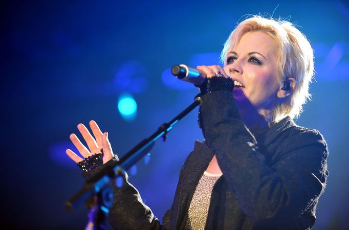 Dolores O'Riordan během koncertu skupiny The Cranberries v Praze v roce 2012.