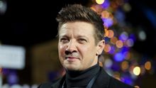 "Nechtěl jsem se vrátit, byl jsem naštvaný," říká o své záchraně Jeremy Renner