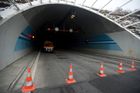 Dvě nehody kamionů uzavřely tunely na pražském dálničním okruhu