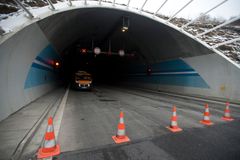 Lochkovský tunel uzavřela závada, po poledni už je průjezdný