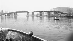 Fotogalerie / Barrandovský most / Tak se kdysi budoval Barrandovský most. Klíčový most v Praze nyní čekají opravy