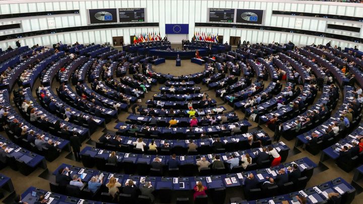 Europoslanci v Bruselu schválili konečnou podobu migračního balíčku