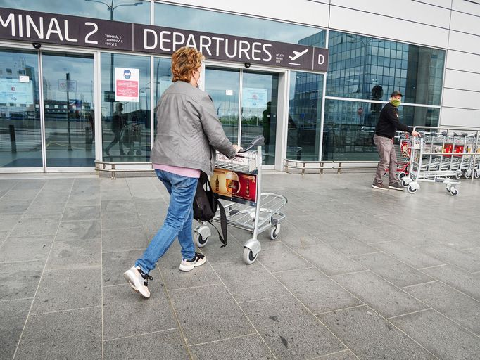 Letiště Václava Havla na pražské Ruzyni v době koronaviru (první obnovený let KLM z Amsterodamu)