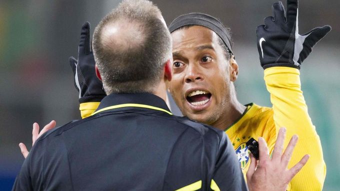 Hvězdný Ronaldinho prý proti Bosně zklamal.