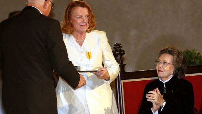 Loni v říjnu si z Pražského hradu odnesly medaili za zásluhy například Iva Janžurová či Jiřina Jirásková.