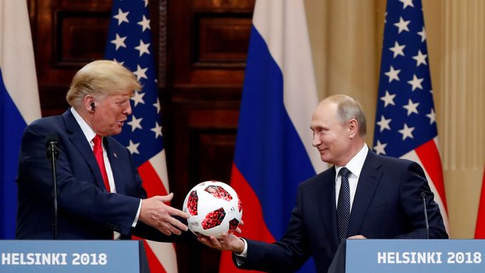 Donald Trump a Vladimir Putin na schůzce v roce 2018.