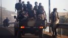 Malian soldiers drive through the streets of Bamako January 16, 2013. Germany will make two Transall transport planes available to fly troops from the West African bloc ECOWAS to Mali's capital Bamako to help in the fight against Islamist rebels, the German government said on Wednesday. Picture taken through a window. REUTERS/Joe Penney (MALI - Tags: CIVIL UNREST POLITICS MILITARY CONFLICT) Published: Led. 16, 2013, 11:36 dop.