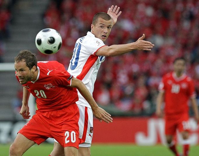 Václav Svěrkoš (10, Česko) a Patrick Müller (20, Švýcarsko) v utkání Česko-Švýcarsko.