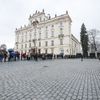 Miloš Zeman oznámil kandidaturu na prezidenta - jeho TK, aktivisté před Hradem