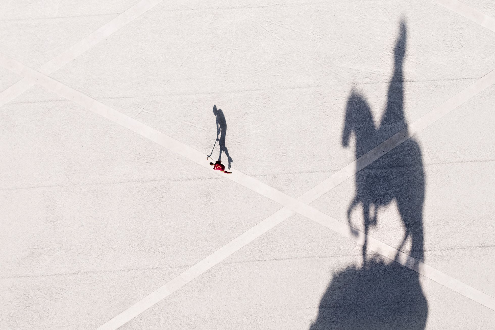 Krása minimalistické sportovní fotografie podle fotoeditorů Red Bullu