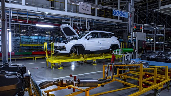 Rusko zabralo známé automobilky. Co se dnes vyrábí místo škodovek nebo hyundaiů?; Zdroj foto: Moskvič