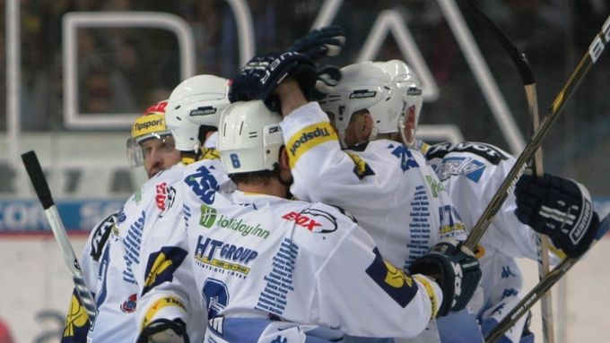 Hokejisté Komety se přiblížili postupu do semifinále, dokonat ho mohou v pondělí v Brně