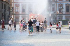 Česko sužují tropická vedra, teplota vystoupá až k 38 stupňům Celsia. Západ Čech zasáhnou bouřky