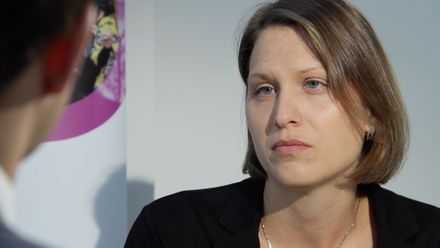 Zákaz potratů v Polsku je obrovský útok na práva žen, jde o tlak z katolické církve, říká Stelzerová