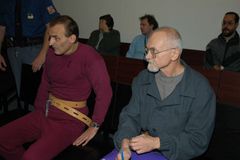 Krvavá jízda sériových vrahů Kotta a Kutílka. Nová kniha přináší nečekané detaily