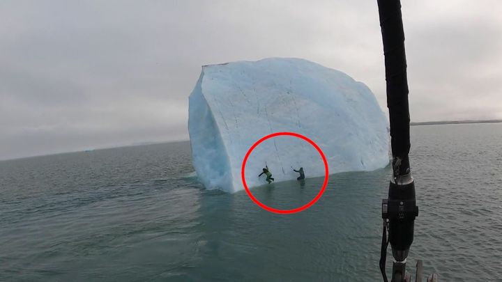Váhali, jestli video zveřejní. Muži se ocitli na pokraji smrti při převrácení ledovce