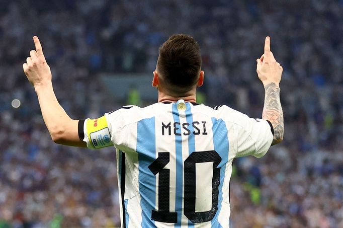 Lionel Messi dává gól z penalty v semifinále MS 2022 Argentina - Chorvatsko