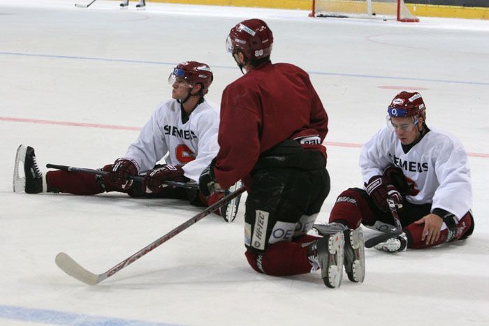 Hokejisté poprvé na tréninku