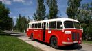 Historický autobus Škoda 706 RO. Podoba pražské MHD se ale poměrně rychle vyvíjela. Zavedení elektřiny na sebe nenechalo dlouho čekat. V roce 1908 zahájily tehdejší Elektrické podniky první provoz autobusů. Ten byl ale hned v následujícím roce z důvodu několika vážnějších nehod v provozu zastaven. V roce 1925 byla díky pokroku v konstrukci silničních vozidel zavedena autobusová doprava znovu, tentokrát již bez vážných technických rizik. První autobusová linka tohoto období vyjela 21. června 1925 na trati z Vršovic do Záběhlic.