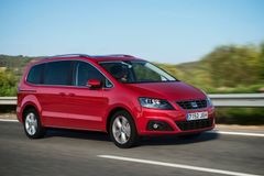 Seat má kvůli skandálu s emisemi vrátit dotace Španělsku