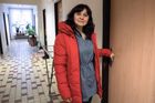 Olha Grišanovičová nás právě vpouští do svého českého domova. Pokoje na koleji Univerzity Karlovy Na Větrníku.