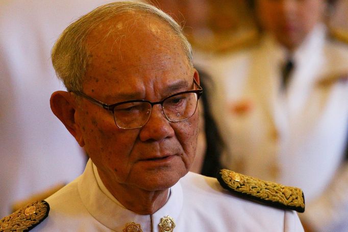 Zesnulý thajský král Bhumibol Adulyadej opouští nemocnici Siriraj v Bankoku kvůli ceremonii