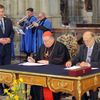 Podpis smlouvy na nové varhany pro katedrálu v Praze.