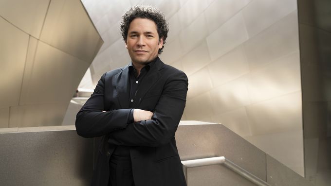 Gustavo Dudamel jako nejmladší dirigent v historii vedl tradiční Novoroční koncert Vídeňských filharmoniků.