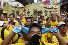 Tisíce Malajsijců protestovaly proti premiérovým skandálům