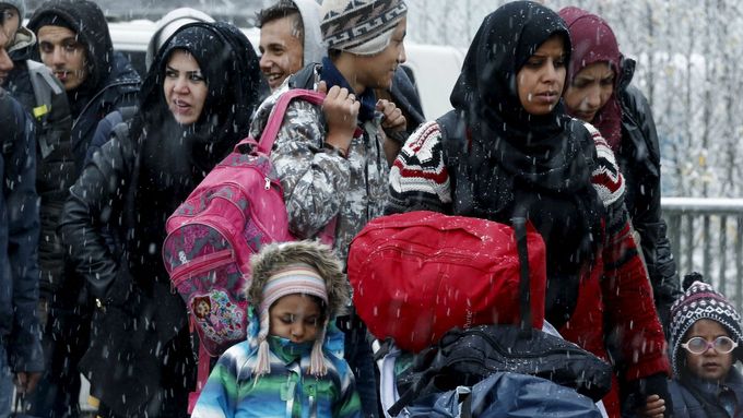 Uprchlíci přicházející do Německa přes rakouskou hranici.