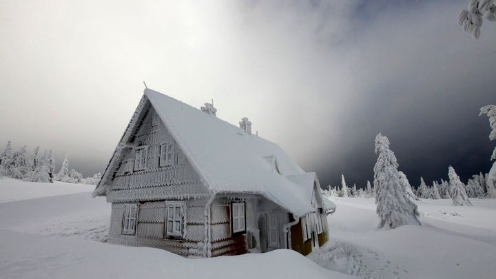 Do konce týdne bude většinou zataženo, hlavně na horách by mělo sněžit; Zdroj foto: Reuters