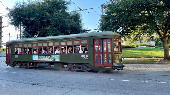 New Orleans. Nejstarší stále fungující tramvajová linka na světě.